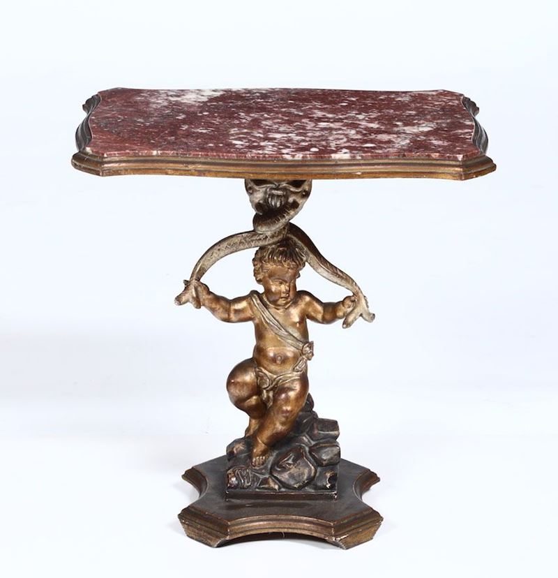 Piccolo tavolino intagliato con putto dorato, XIX-XX secolo  - Auction Furniture - Cambi Casa d'Aste