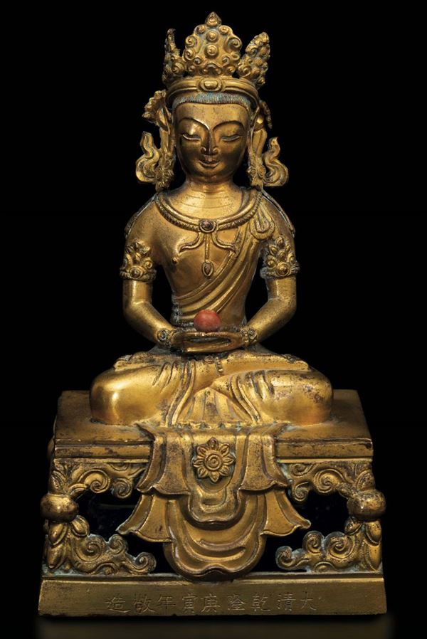 Figura di Amitayus in bronzo dorato, Cina, Dinastia Qing, marca e del periodo Qianlong (1736-1796)