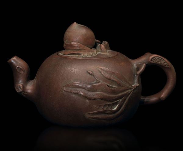 A Yixing teapot, China, Qing Dynasty, 1800s