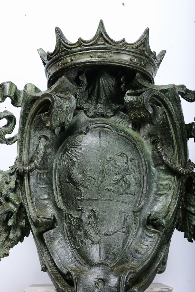 Monumentale Stemma dei Conti Poldi Pezzoli. Bronzo Fuso, Cesellato e Patinato. Fonditore Italiano...
