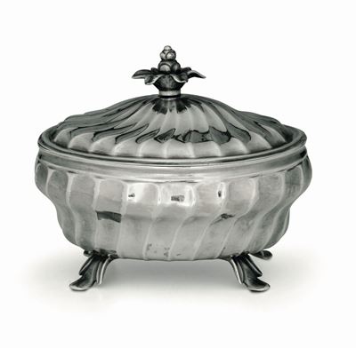 Zuccheriera in Argento Fuso, Sbalzato e Cesellato. Torino Terzo Quarto del XVIII Secolo. Argentie...