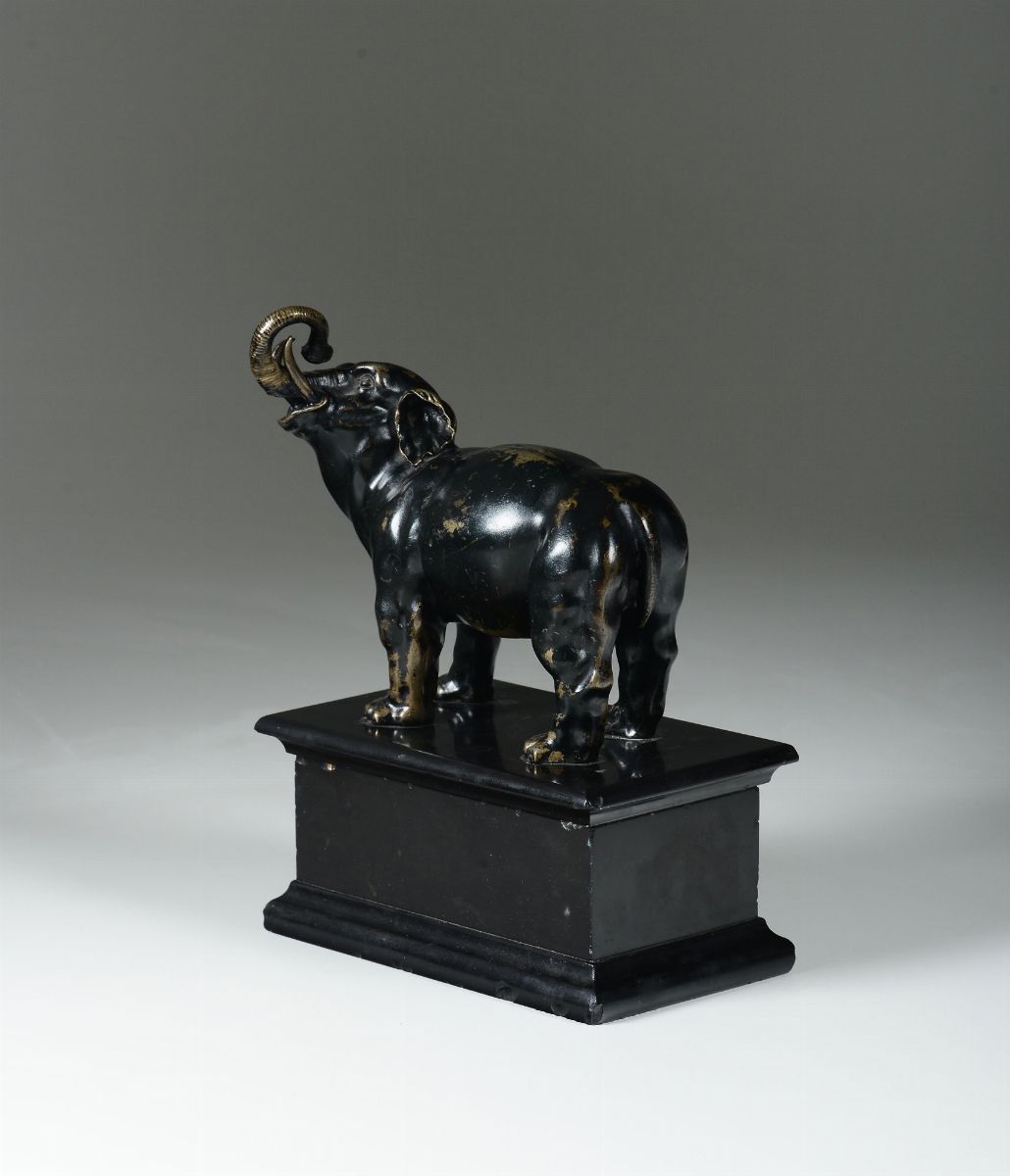 Elefante in Bronzo Fuso, Cesellato e Patinato. Base a Plinto in Marmo Grigio. Fonditore Italiano ...