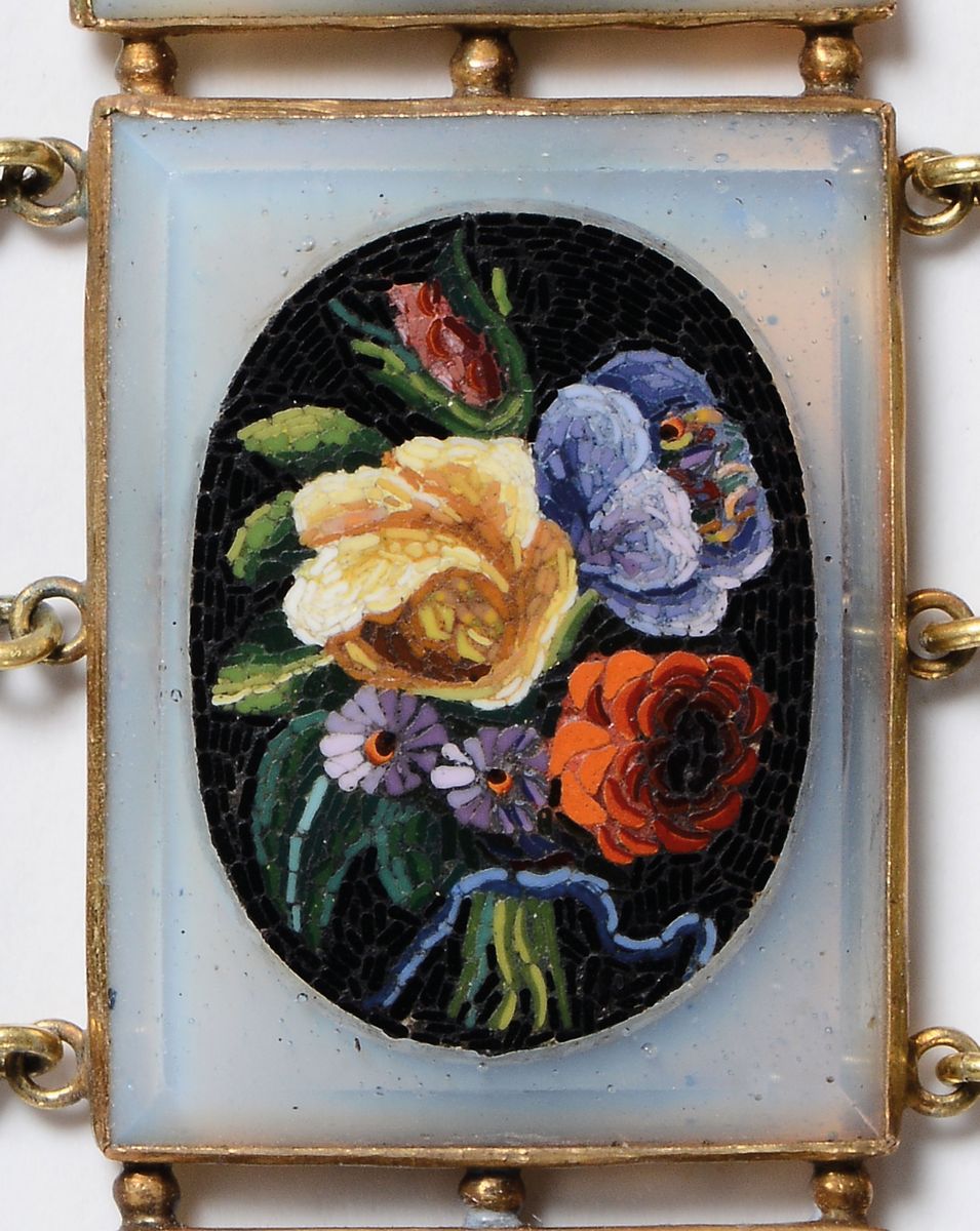 Importante Bracciale con Micromosaici Raffiguranti Architetture Classiche, Bouquet di Fiori e All...