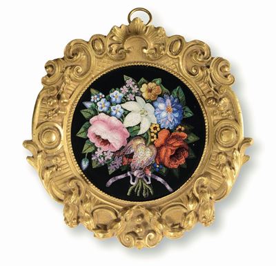 Placca Circolare in Ardesia Contenente Raffigurazione di Bouquet Floreale Realizzato a Micromosai...