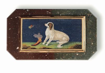 Scatola Ottagonale in Diaspro (?) Rosso e Verde e Oro 18kt. sul Coperchio Micromosaico Raffiguran...