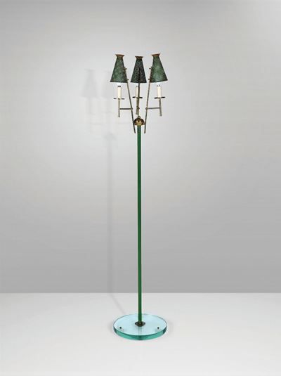 Lampada da Terra con Struttura in Ottone e Ottone Laccato. Base in Vetro Molato di Forte Spessore...