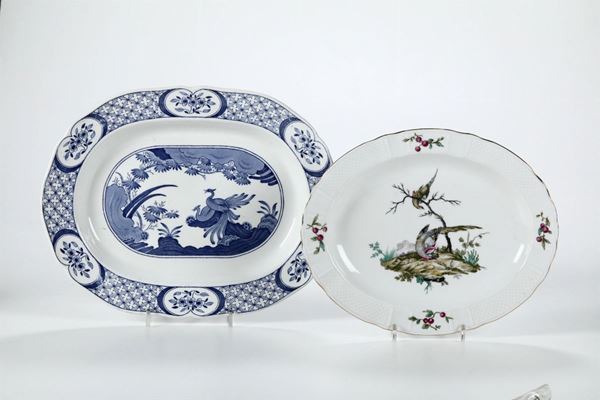 Lotto di due piatti da portata inglesi in porcellana, uno Chelsea ed uno Limoges