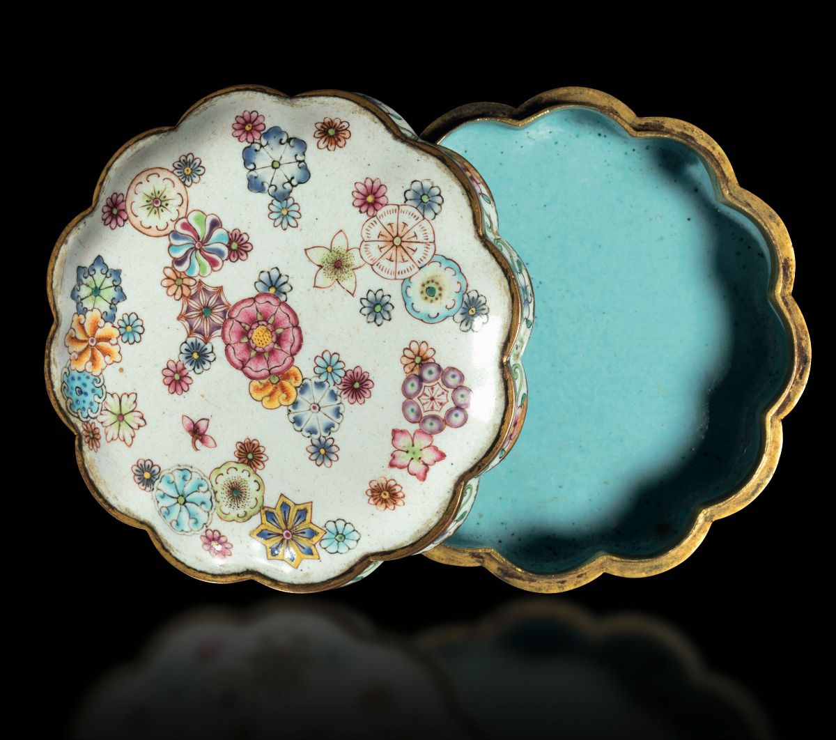 Piccola Scatola Imperiale Polilobata con Coperchio a Smalti Cloisonnè con Decoro Brocade-flower, ...