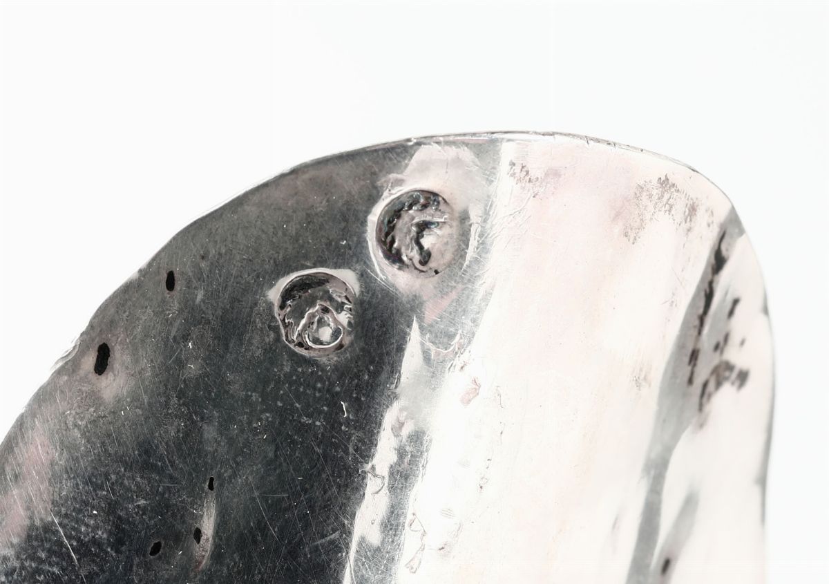 Versatoio in Argento Fuso, Sbalzato e Cesellato Venezia, XVIII Secolo, Marchi di Garanzia della C...
