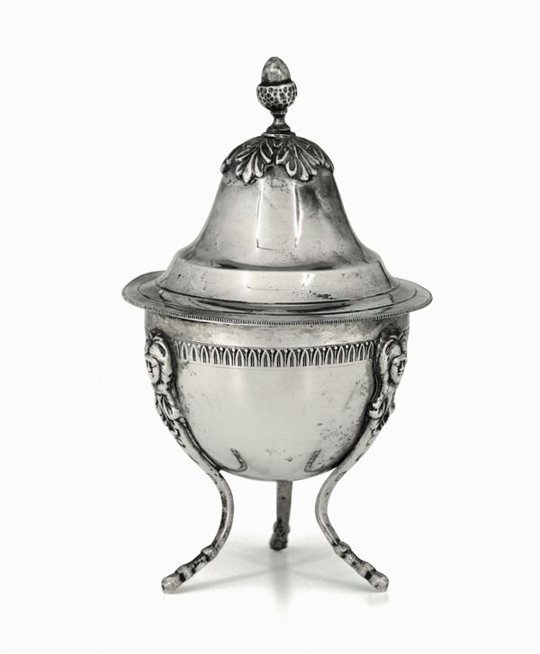 Zuccheriera in argento fuso e cesellato XIX secolo, bolli lombardo veneti