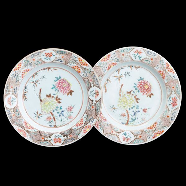 Due piatti in porcellana Famiglia Rosa con peonie, Cina, Dinastia Qing, XVIII secolo