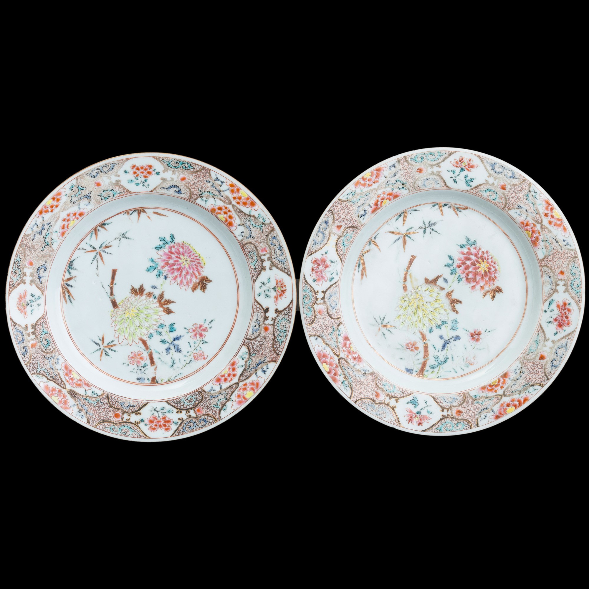 Due piatti in porcellana Famiglia Rosa con peonie, Cina, Dinastia Qing, XVIII secolo