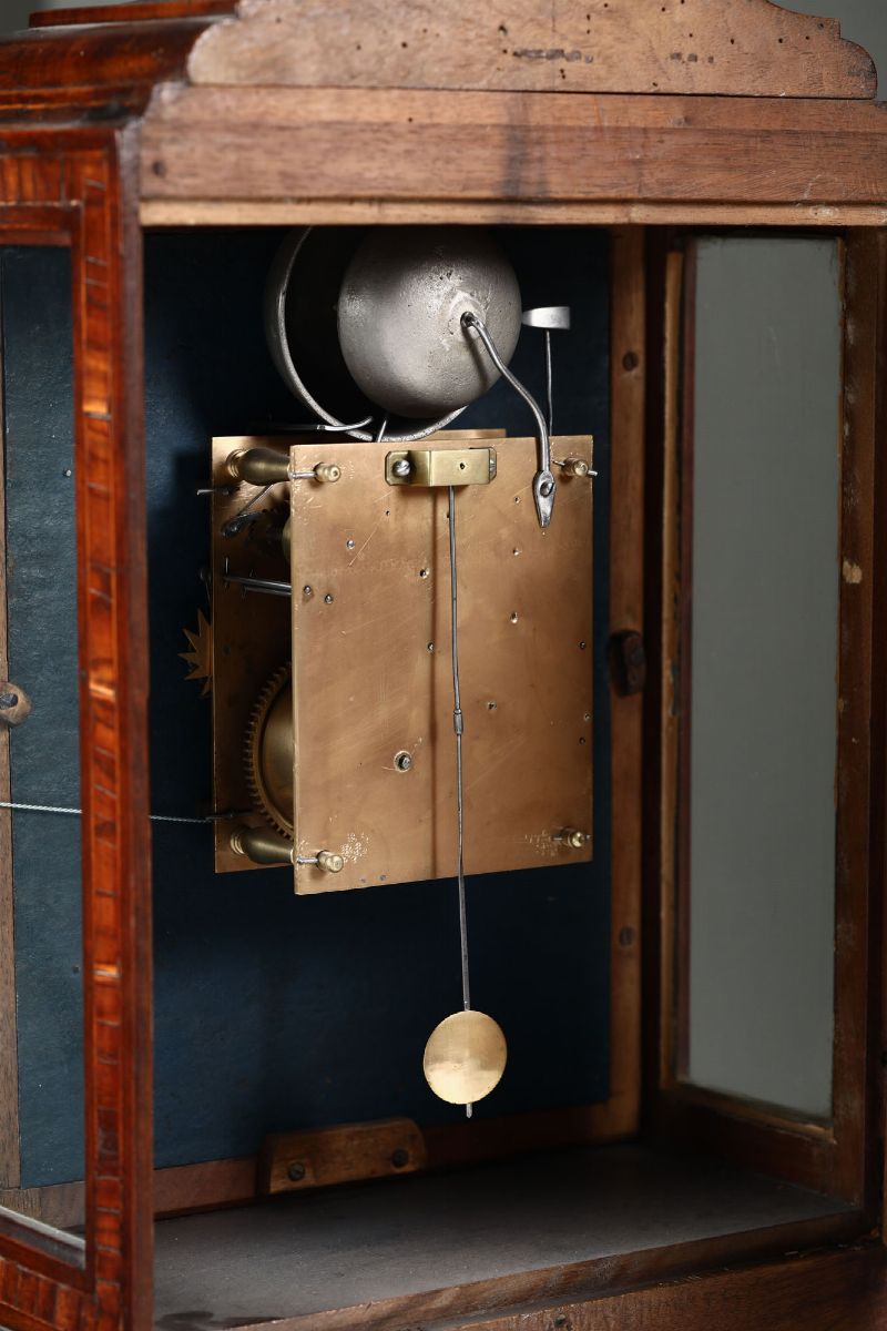 Pendola da Tavolo Lastronata ed Intarsiata. Francia, Epoca Carlo X, XIX Secolo