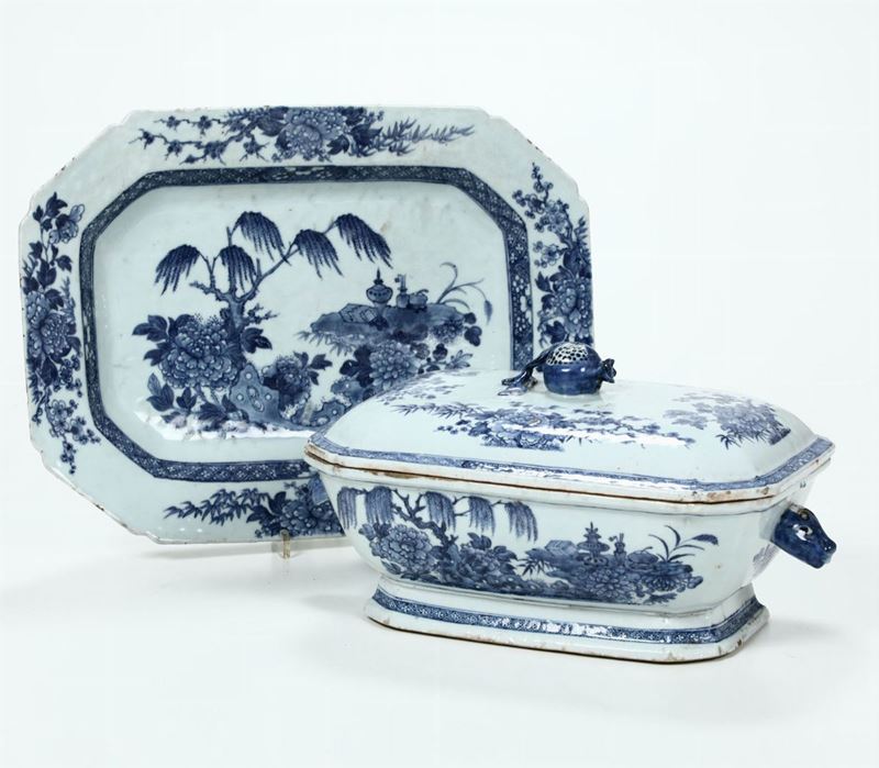Zuppiera con sottopiatto Cina, XIX secolo  - Asta Ceramiche - Asta a Tempo - Cambi Casa d'Aste
