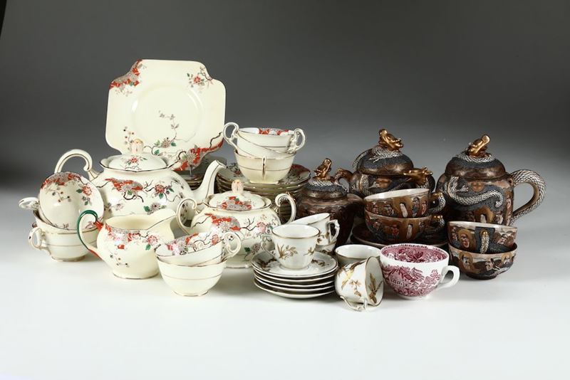 Lotto con diversi servizi da tè e caffè in ceramica, XX secolo  - Auction Ceramics and Antiquities - Cambi Casa d'Aste