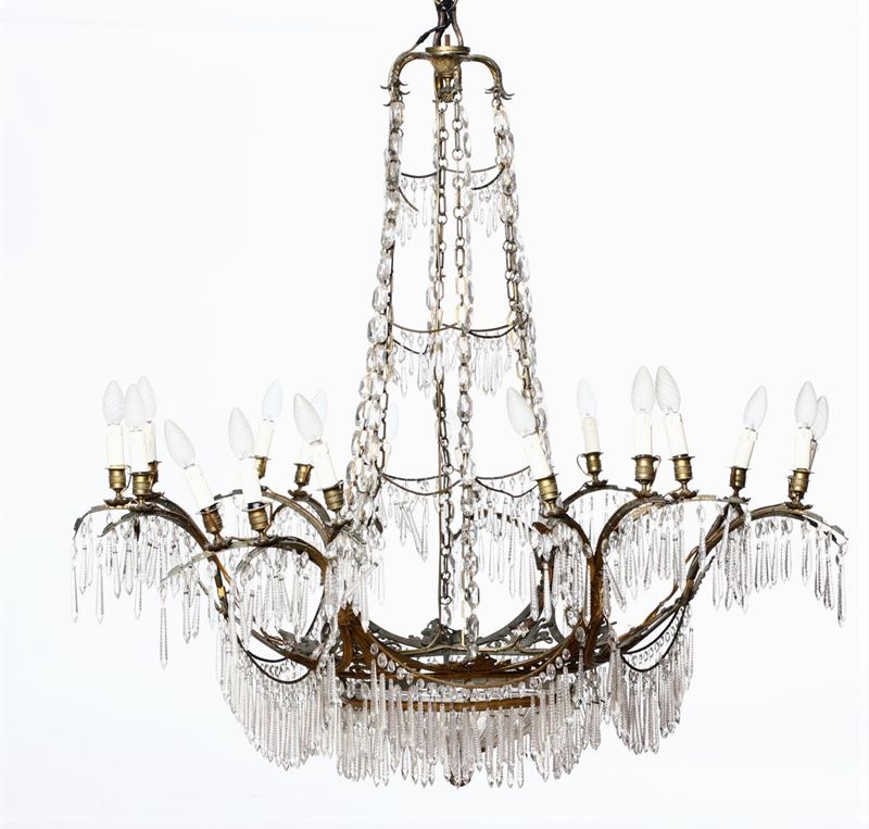 Grande lampadario a 18 luci in metallo e cristalli, XIX secolo  - Asta Arredi, Dipinti e Oggetti d'Arte - Cambi Casa d'Aste