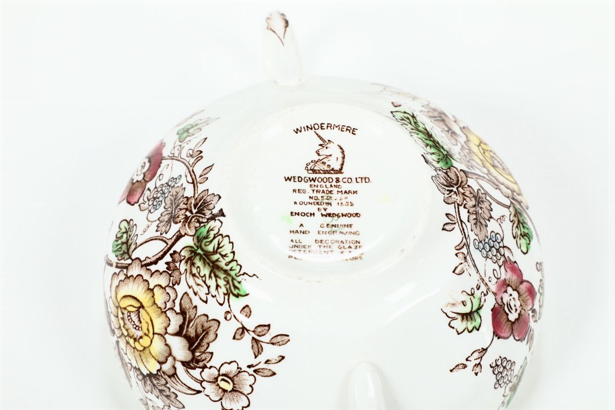 Sei Tazze da Brodo con Piattino in Terraglia Wedgwood, XX Secolo