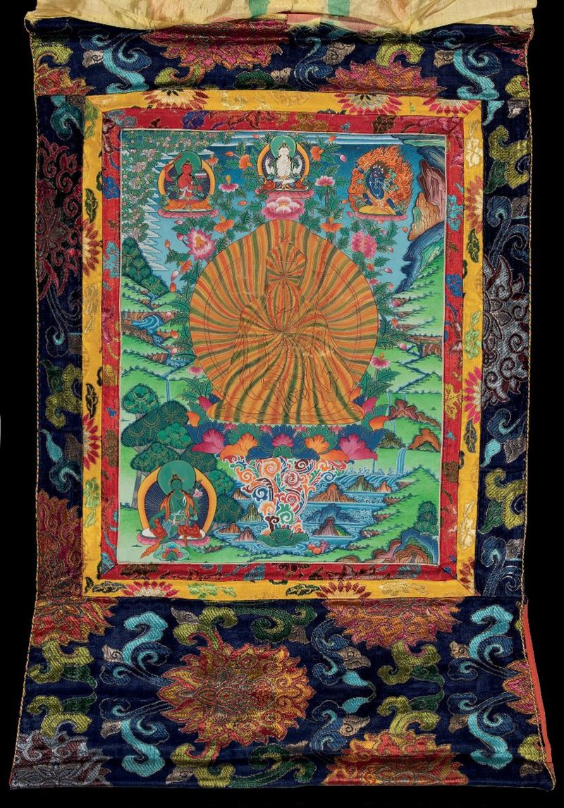 Thangka su seta raffigura figura centrale di Padmasambhava circondata da quattro divinità, Tibet, XIX secolo  - Asta Fine Chinese Works of Art - Cambi Casa d'Aste