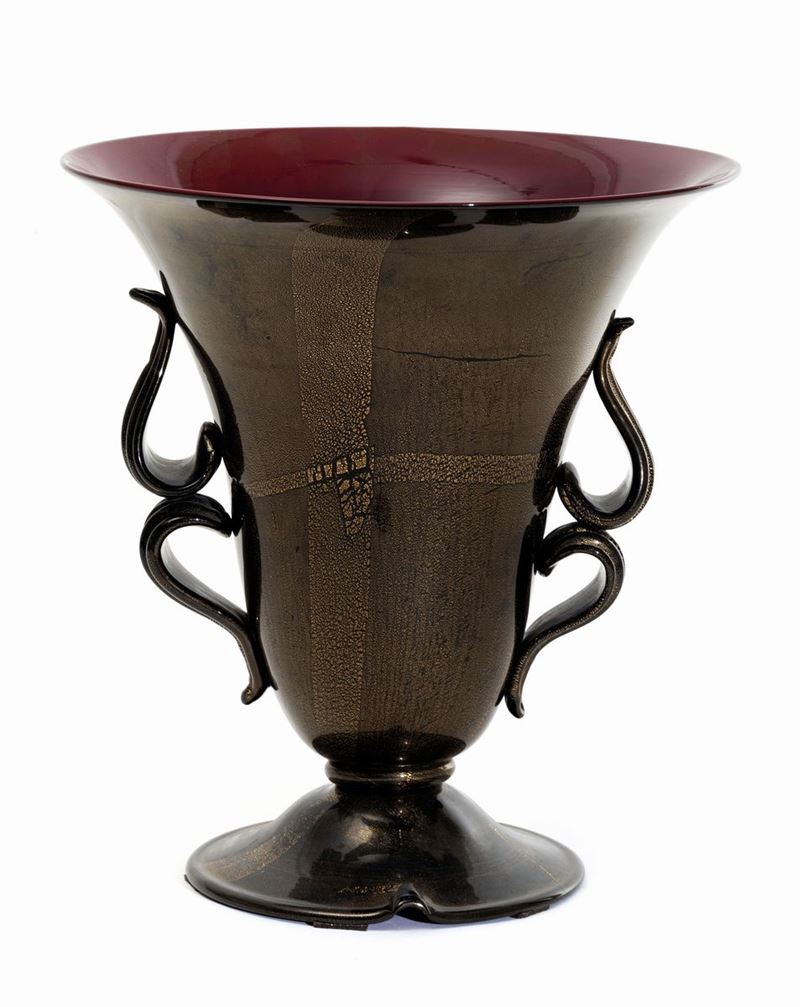 N. Martinuzzi, BarA large bell table lamp in cased black and red glass with a gold leaf decor. Ribbed leaf handles applied. H 35cm, diameter 32.5 cmovier Ferro Seguso, Murano, 1935 ca  - Auction Murano '900 - Cambi Casa d'Aste