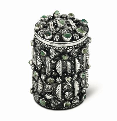 Scatola in Argento con Turchesi, Manifattura Orientale del XX Secolo