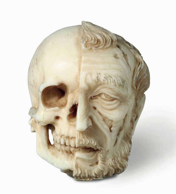 Memento Mori in avorio scolpito, Francia o Germania probabile XIX secolo raffigurante cranio e testa in decomposizione
