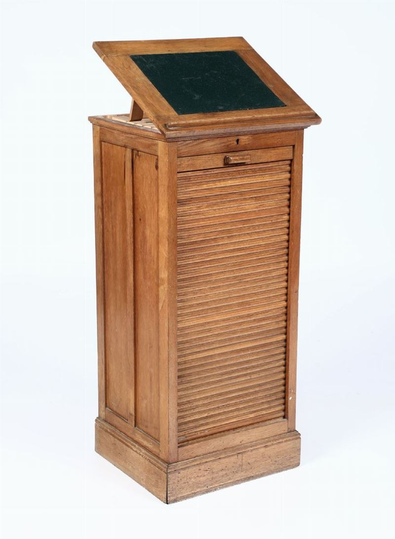 Mobile leggio a saracinesca, XX secolo  - Auction Furniture - Cambi Casa d'Aste