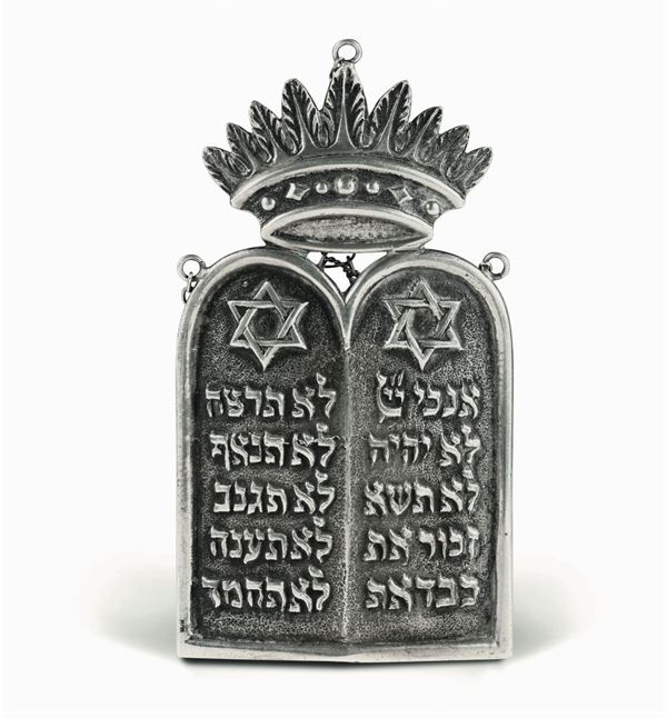 Placca in argento fuso e cesellato. Arte ebraica italiana, seconda parte del XX secolo