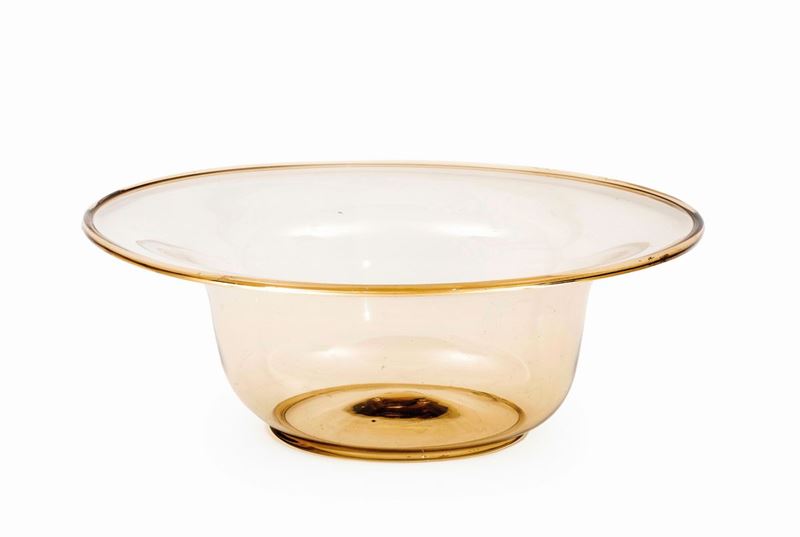 Vittorio ZecA large basin in straw-colored blown glass. H 20.5cm, diameter 58cmchin, Venini, Murano, 1925 ca  - Auction Murano '900 - Cambi Casa d'Aste