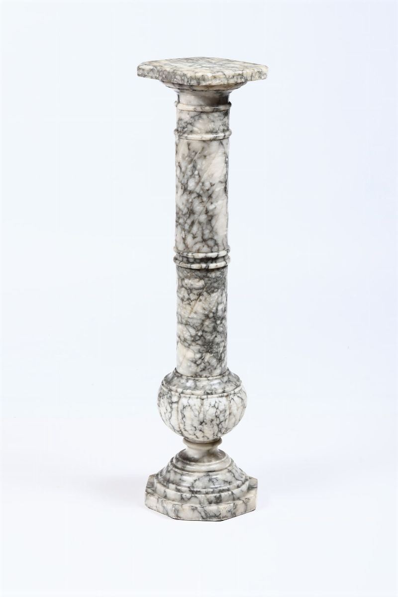 Colonna in marmo, XX secolo  - Auction Furniture - Cambi Casa d'Aste