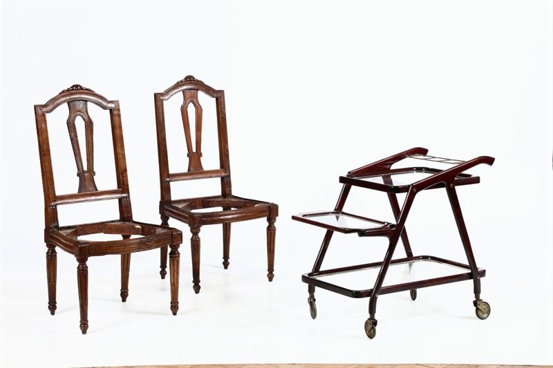 Carrello anni 30 e coppia di sedie in noce  - Auction Furniture - Cambi Casa d'Aste