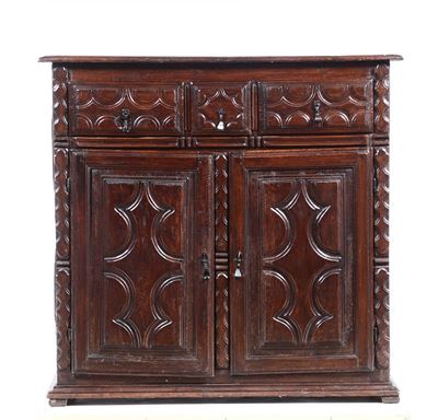 Credenza in Legno Intagliato a Due Ante Pannellate, Piemonte XVIII Secolo