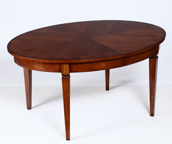 Tavolo ovale impiallacciato e otto sedie, XX secolo
