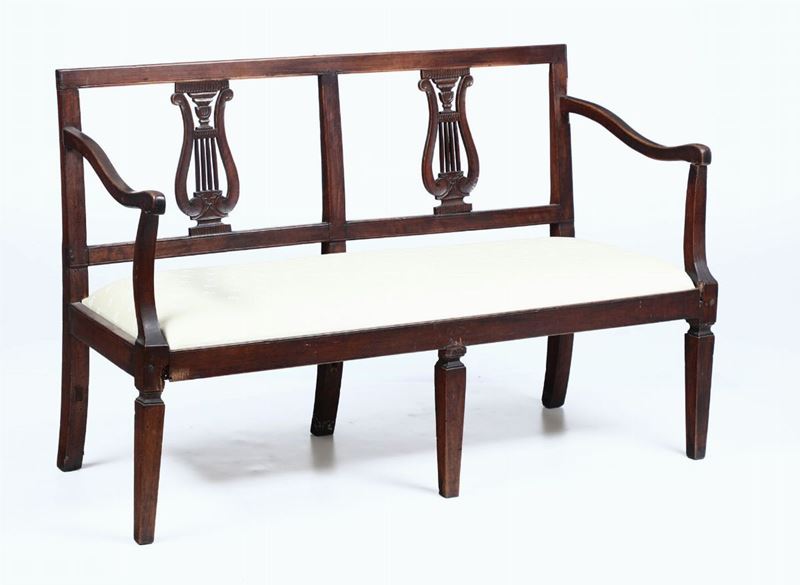 Divanetto in legno intagliato con schienale traforato con lire, XIXsecolo  - Auction Furniture - Cambi Casa d'Aste
