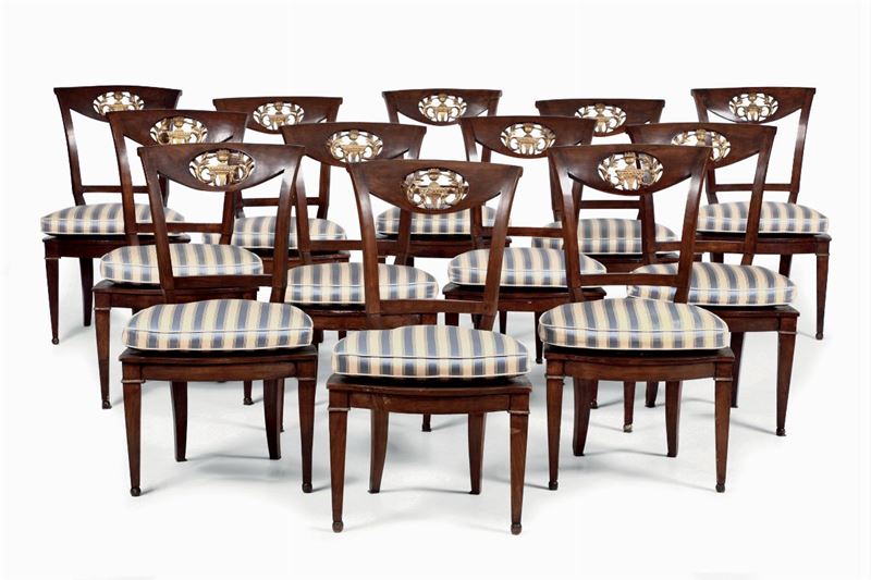 Gruppo di dodici sedie seduta in cannetè e schienale traforato, intagliato e dorato, XIX secolo  - Asta Antiquariato - Cambi Casa d'Aste