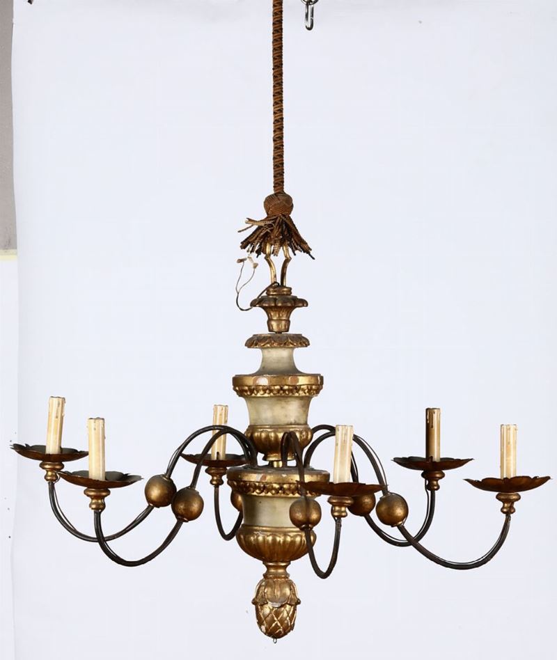 Lampadario in legno intagliato e dorato, XIX secolo  - Asta Arredi - Cambi Casa d'Aste