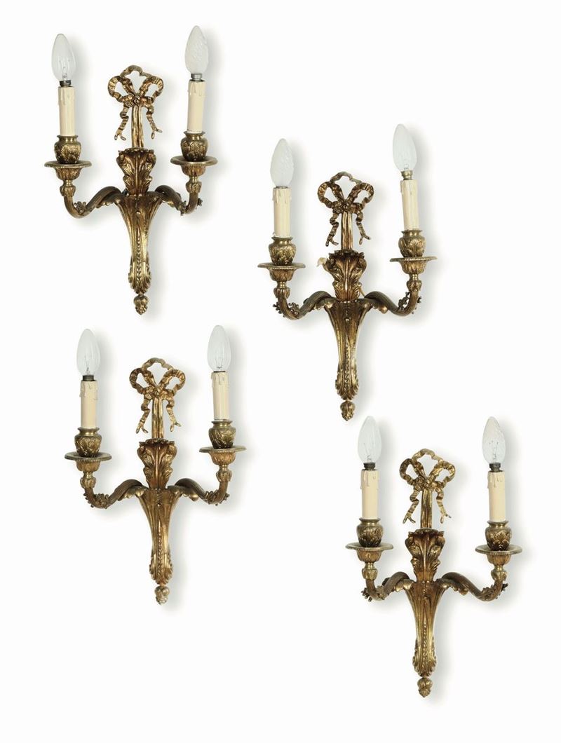 Quattro appliques in metallo dorato a due luci, XIX-XX secolo  - Asta Antiquariato - Cambi Casa d'Aste