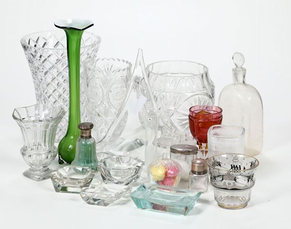 Lotto di vasi e oggetti in vetro