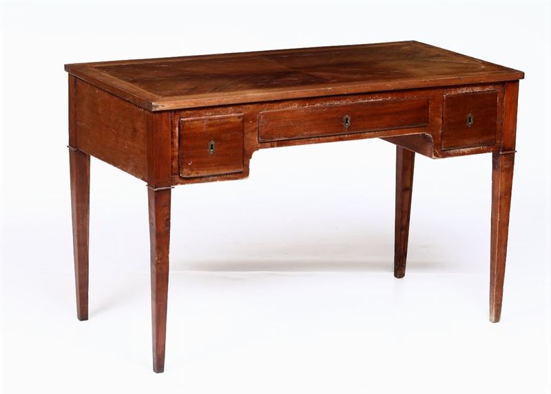 Scrivania in stile a tre cassetti, XIX-XX secolo  - Auction Furniture - Cambi Casa d'Aste