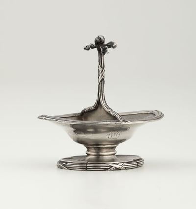 Saliera in Argento Primo Titolo Fuso e Cesellato. Maison Odiot Parigi XIX-XX Secolo.