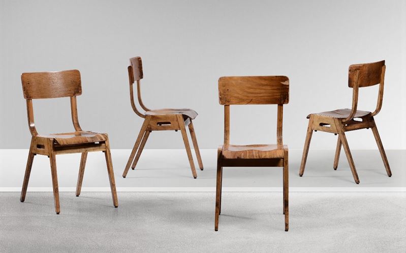 Quattro sedie modulari impilabili con struttura in legno.  - Auction Design - Cambi Casa d'Aste