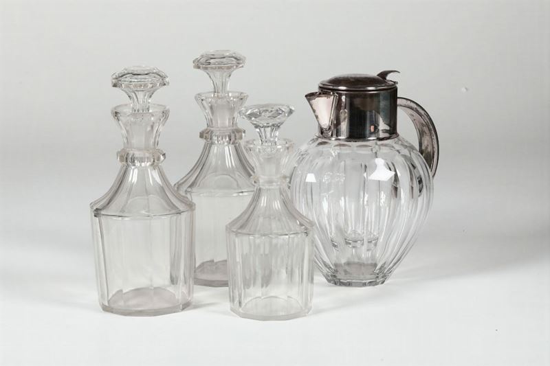 Tre bottiglie e una brocca in cristallo  - Asta Ceramiche e Antichità - Cambi Casa d'Aste