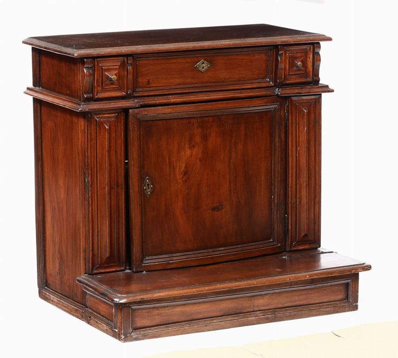 Inginocchiatoio in noce, XVII-XVIII secolo  - Auction Furniture - Cambi Casa d'Aste