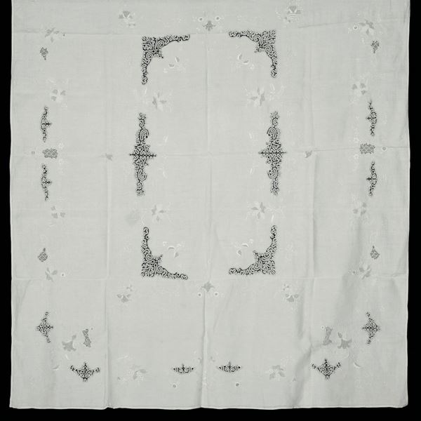 Tovaglia avorio in lino, XX secolo