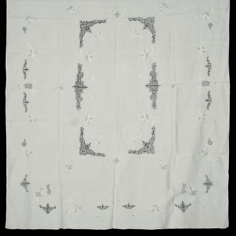 Tovaglia avorio in lino, XX secolo  - Asta L'Art de la Table - Cambi Casa d'Aste