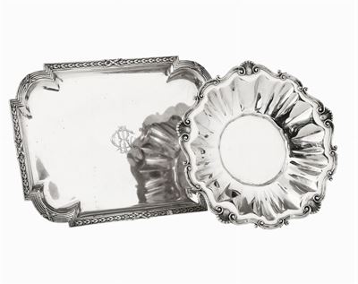 Lotto Composto da Vassoio in Argento ed un Piccolo Centrotavola, Argenteria Artistica Italiana de...