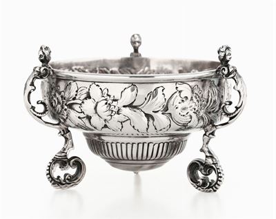 Coppa Tripode in Argento Fuso, Sbalzato e Cesellato. Londra 1906