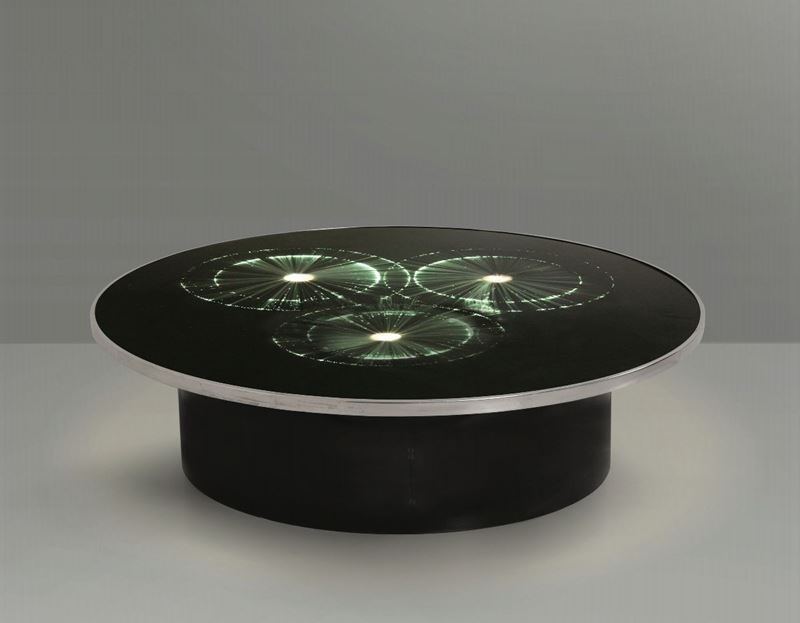 Tavolo basso luminoso con struttura in metallo laccato, piano in vetro e profilo in alluminio.  - Auction Design 200 - Cambi Casa d'Aste