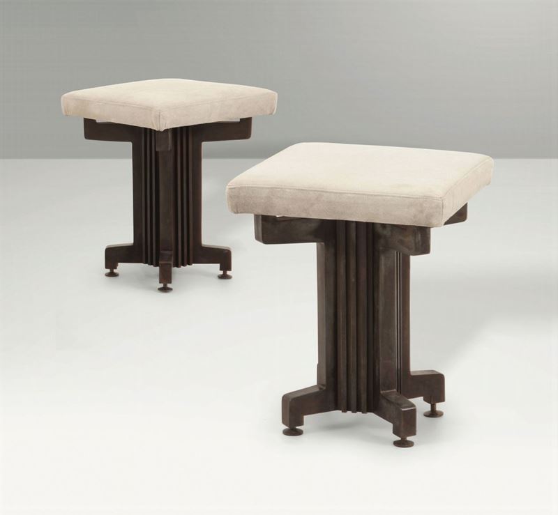 Due ottomane con struttura in metallo e legno. Rivestimenti in tessuto.  - Auction Design 200 - Cambi Casa d'Aste