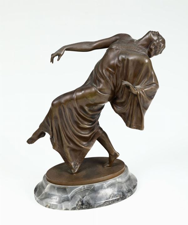 Sculturina in bronzo di fugura femminile, XX secolo
