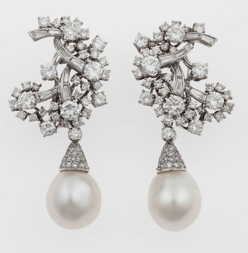Pair of diamond and pearl earrings. Signed G. Petochi. Fitted case  - Auction Fine Jewels - II - Cambi Casa d'Aste